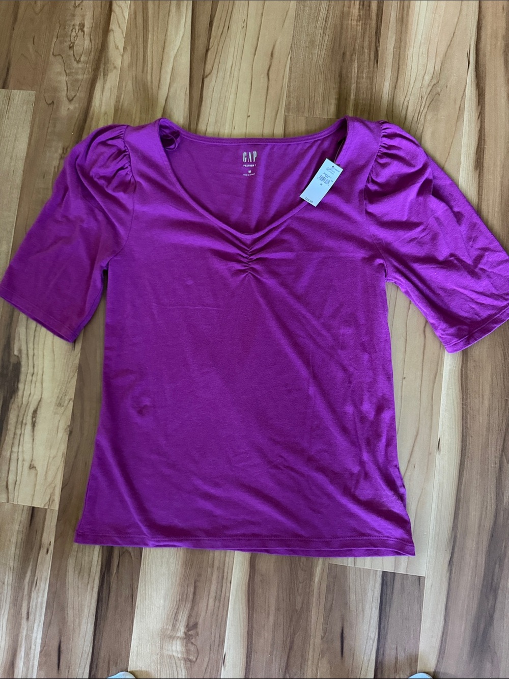 New Gap Feather T-M